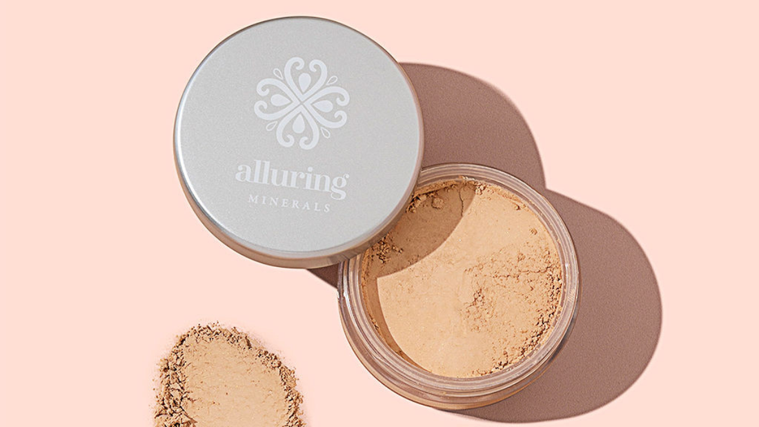 Why Mineral Powder Foundation Might Be the Best Thing You Try This Year