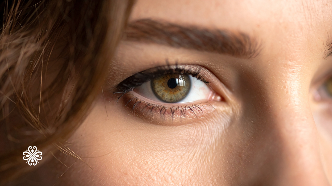 The Best Mineral Makeup for Dark Circles That Won't Crease or Settle